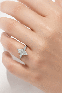 2 Carats Moissanite 925 Silver Ring - Image 2